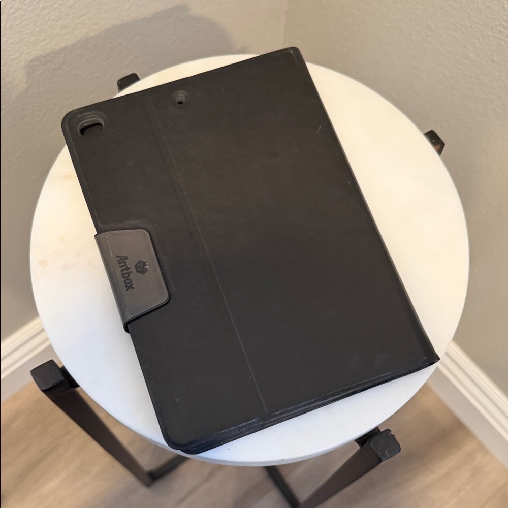 Black Tablet Cover with pen holder - Picture 3 of 4